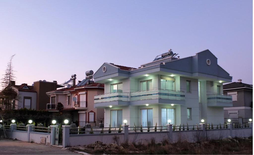 Bluehouse photo 1
