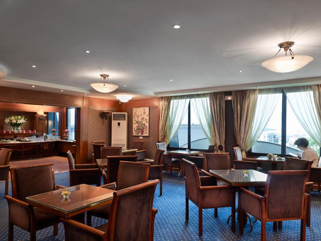 Трехместный (Представительский двухместный номер «Hilton» с 1 кроватью, с правом посещения представительского лаунджа), Hilton Hanoi Opera