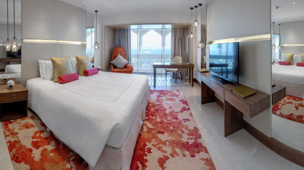 Трехместный (Deluxe Room City View King Bed), The Taj Mahal Tower Mumbai