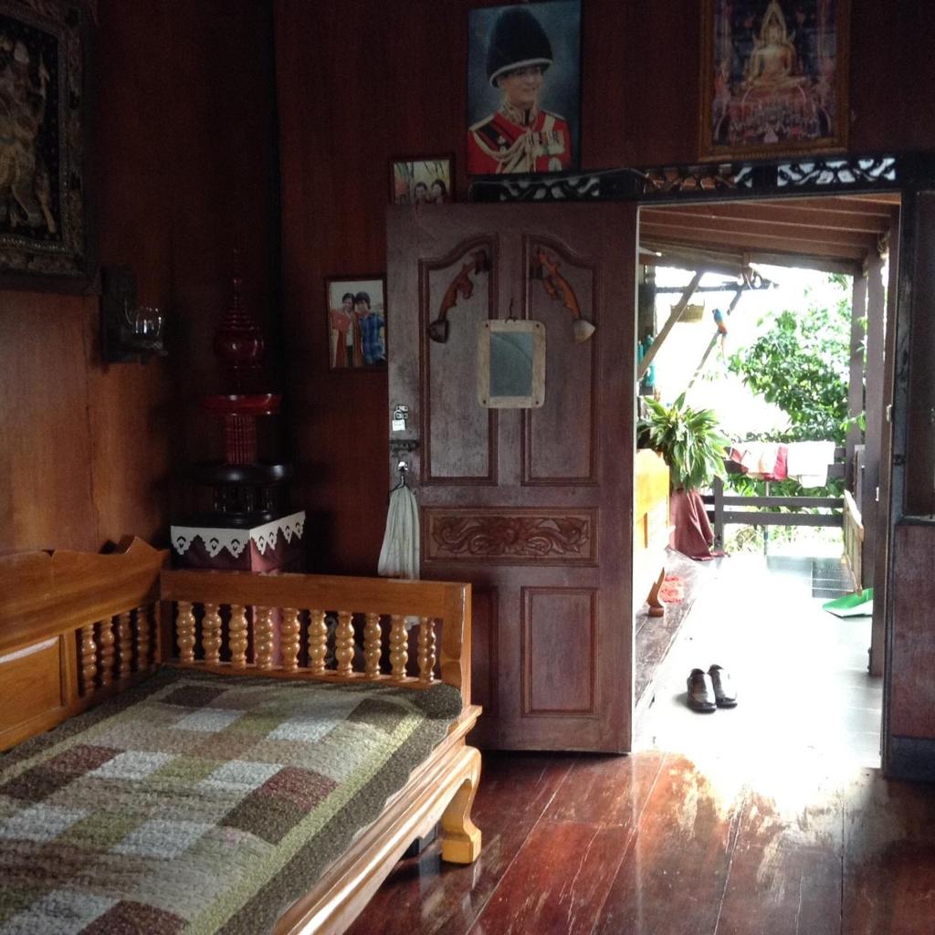Oui Kaew Homestay - Tap to explore photos