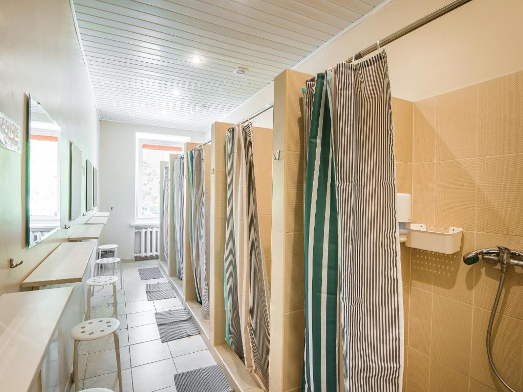 Одноместный (Одноместный номер с общей ванной комнатой), Downtown Forest Hostel & Camping