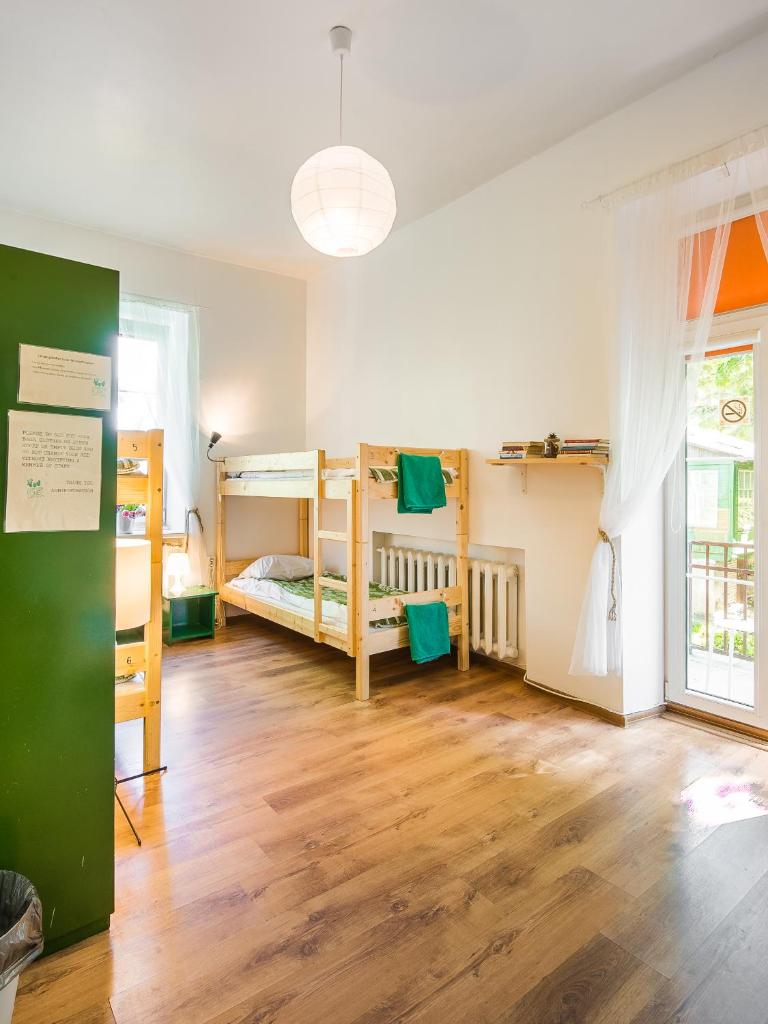 Семейный (Cемейный номер с собственной ванной комнатой), Downtown Forest Hostel & Camping