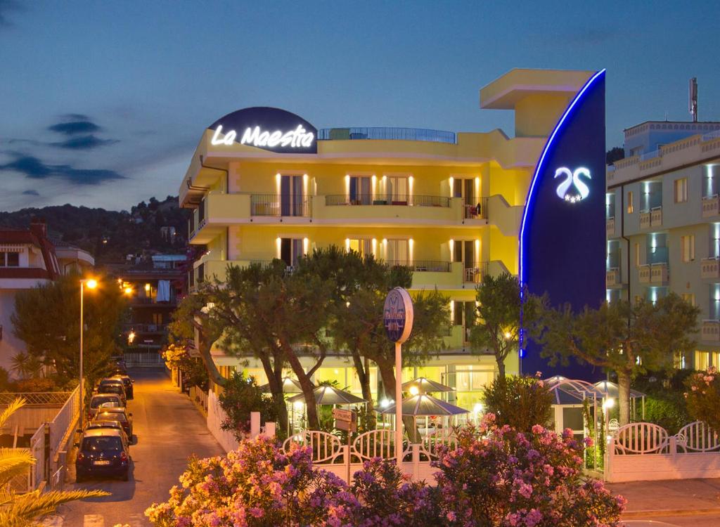 Hotel La Maestra photo 1