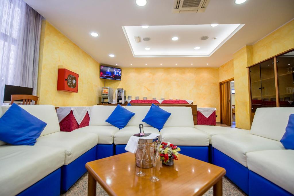 Hotel International photo 3