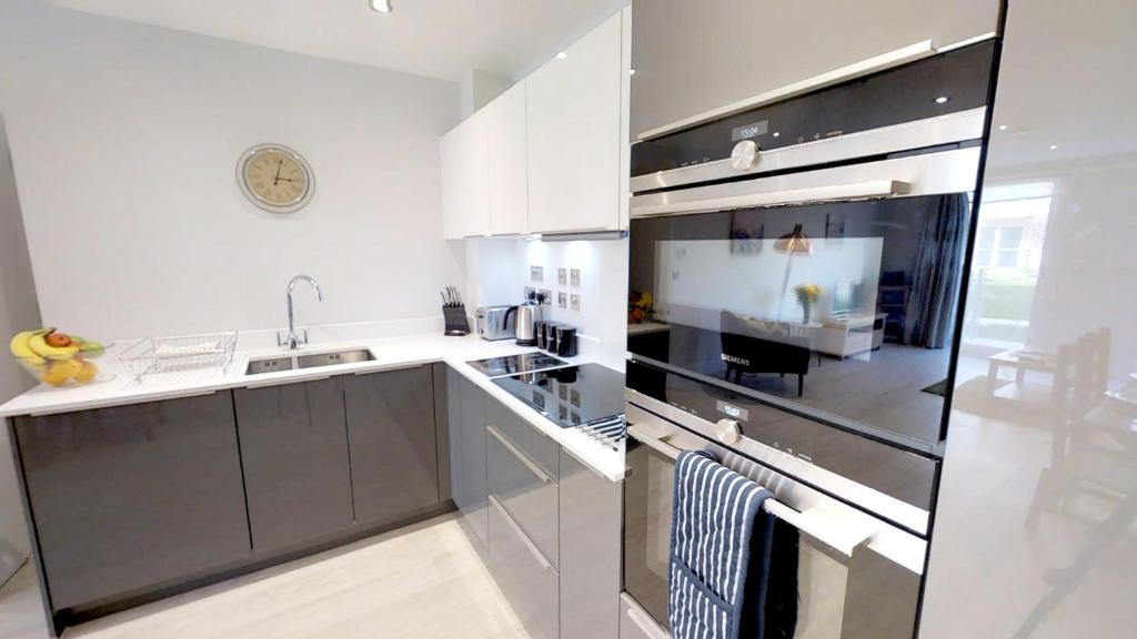 Signet Apartments-Vesta - Tap to explore photos