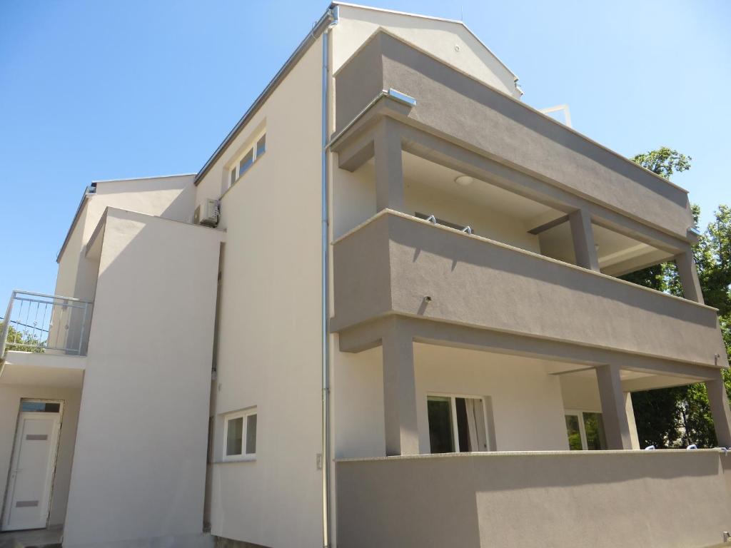 Luka Apartments photo 1