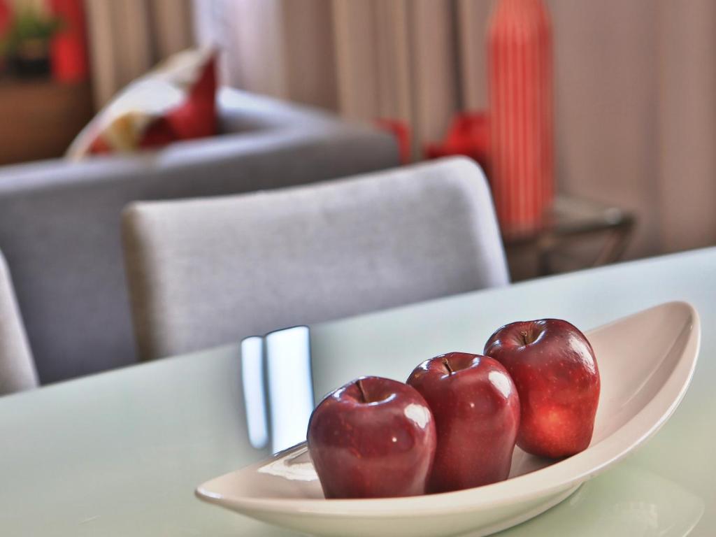 Апартаменты (Two-Bedroom Suite with Balcony (Smoking)), Valero Grand Suites by Swiss-Belhotel