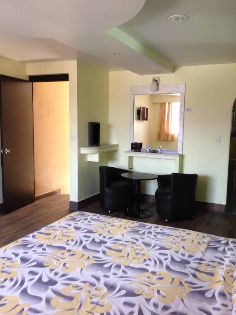 Трехместный (Двухместный номер с 1 кроватью и диваном-кроватью), Hotel & Villas 7