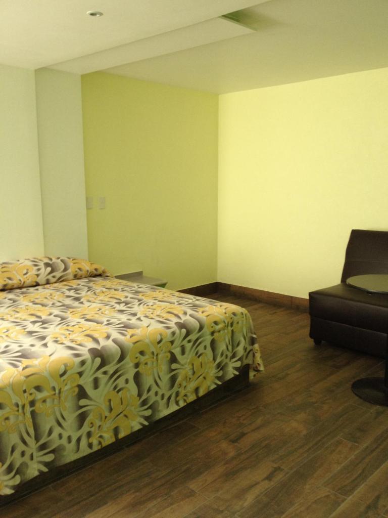 Трехместный (Двухместный номер с 1 кроватью и диваном-кроватью), Hotel & Villas 7