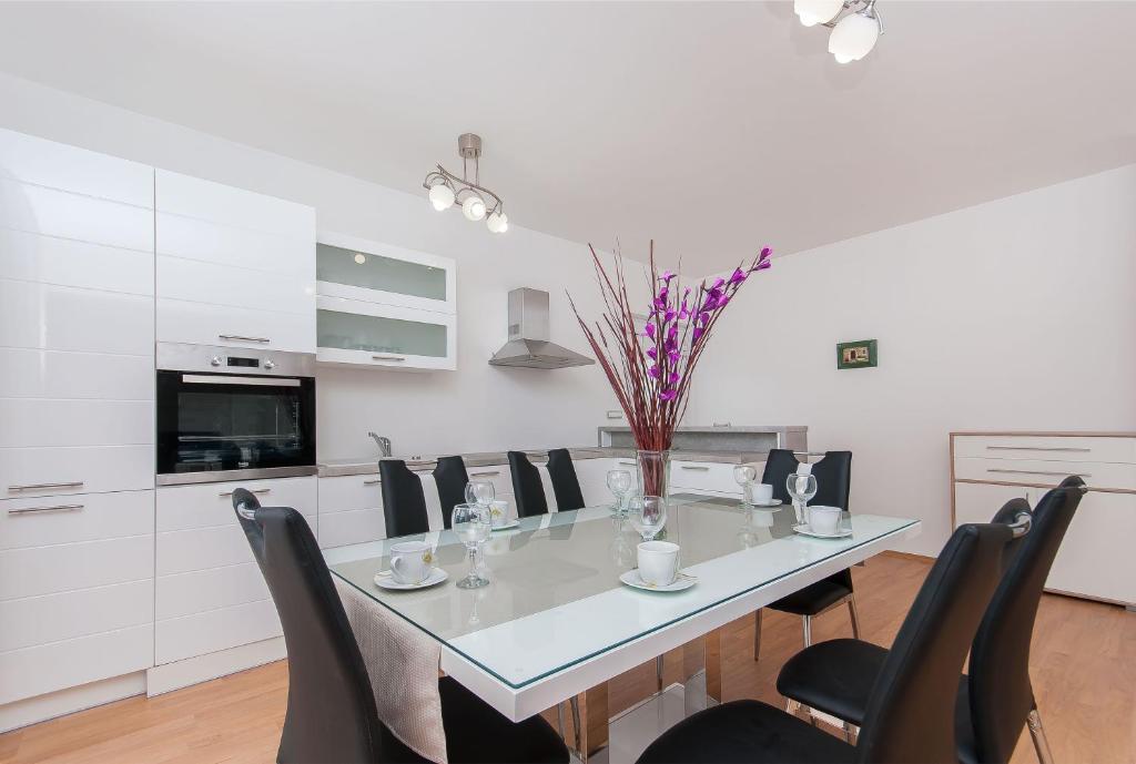 Apartman Mira- Omis photo 1