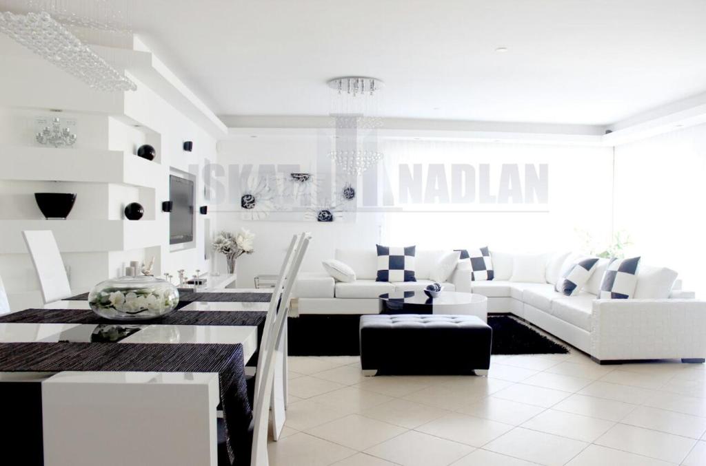 Amazing sea view Apartment close to beach