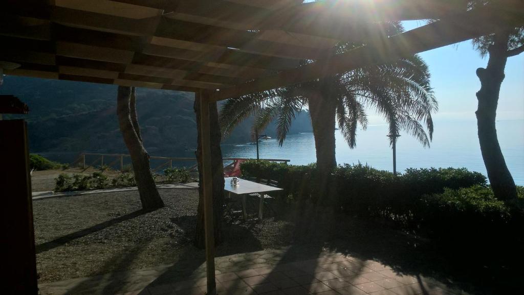 Fascinosa casa sul mare in posizione mozzafiato photo 3
