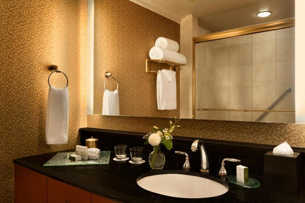 Hotel Le Soleil by Executive Hotels photo 2