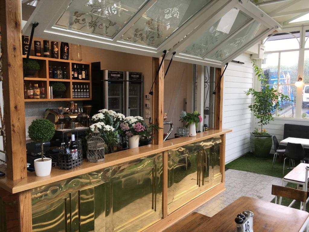 Oscars Hotel and Cafe Bar photo 1