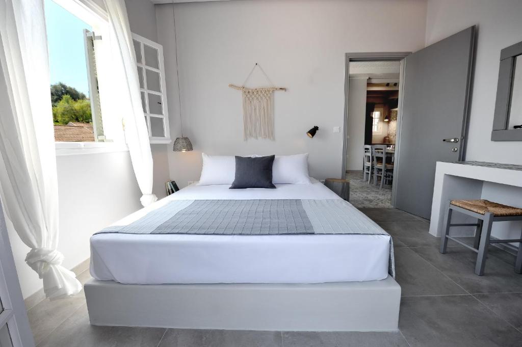 Alia Luxury Apartment photo 4