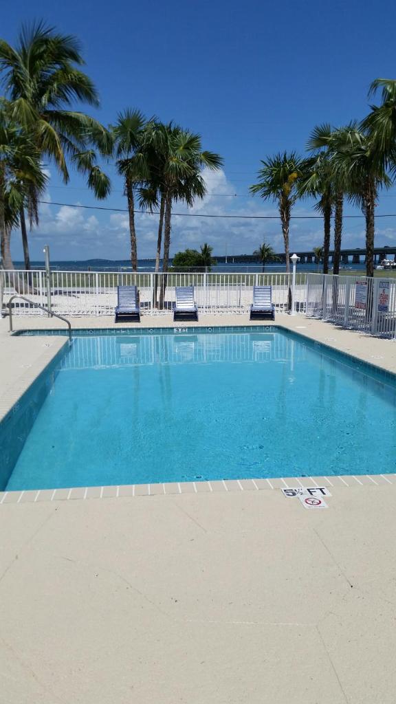 Knight's Key Suites image