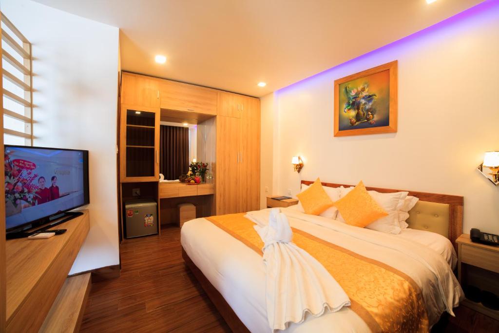 Двухместный (Двухместный номер Делюкс с 1 кроватью), Cherry Hotel Hue