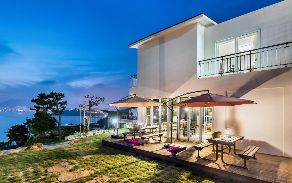 Yeosu Blooming Pension photo 4