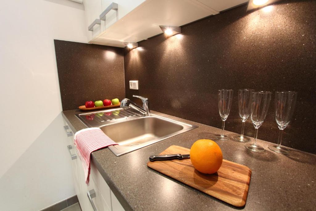 Апартаменты (Просторные апартаменты с 2 спальнями), Klimt Apartments
