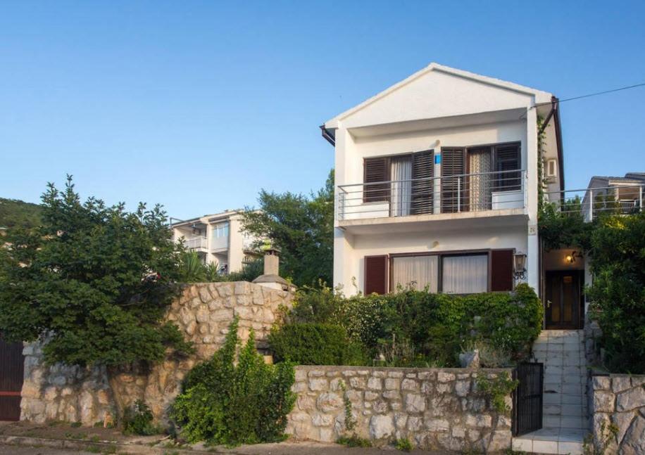 Tony Montana's house for rent photo 3
