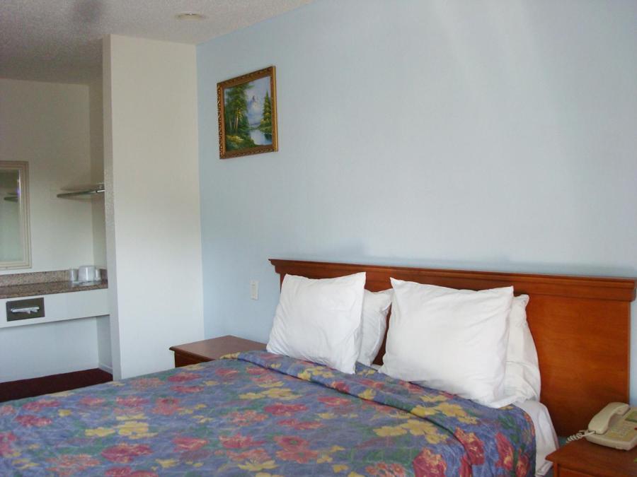 Scottish Inns Long Beach Room Type - Queen Room - Non-Smoking