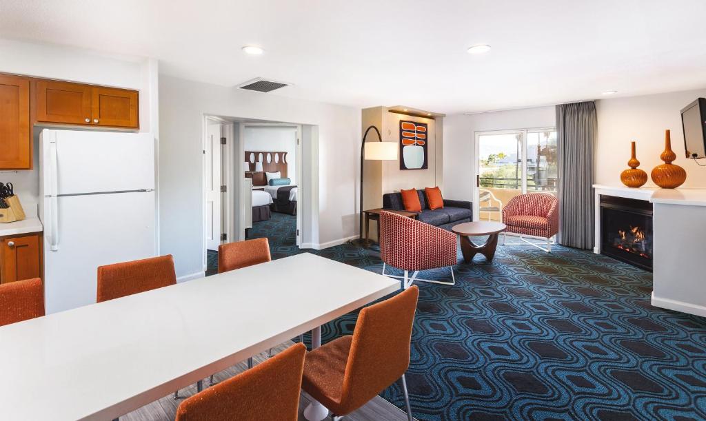 WorldMark Palm Springs - Tap to explore photos