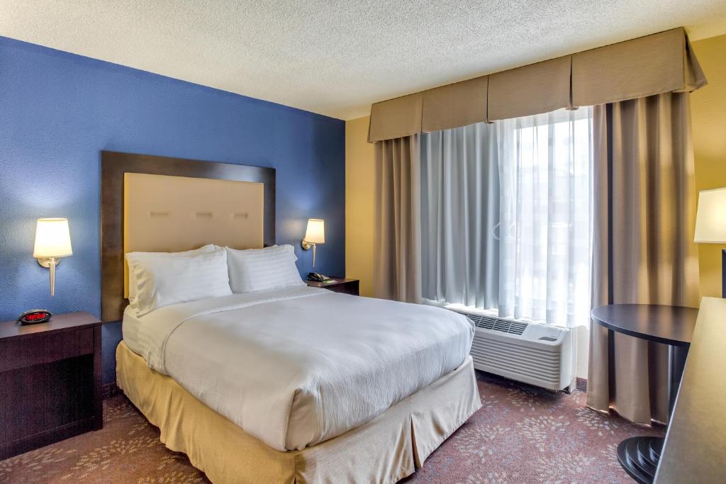 Holiday Inn Indianapolis North-Carmel, an IHG Hotel photo 1