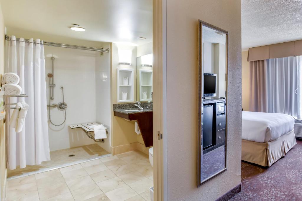 Holiday Inn Indianapolis North-Carmel, an IHG Hotel photo 4