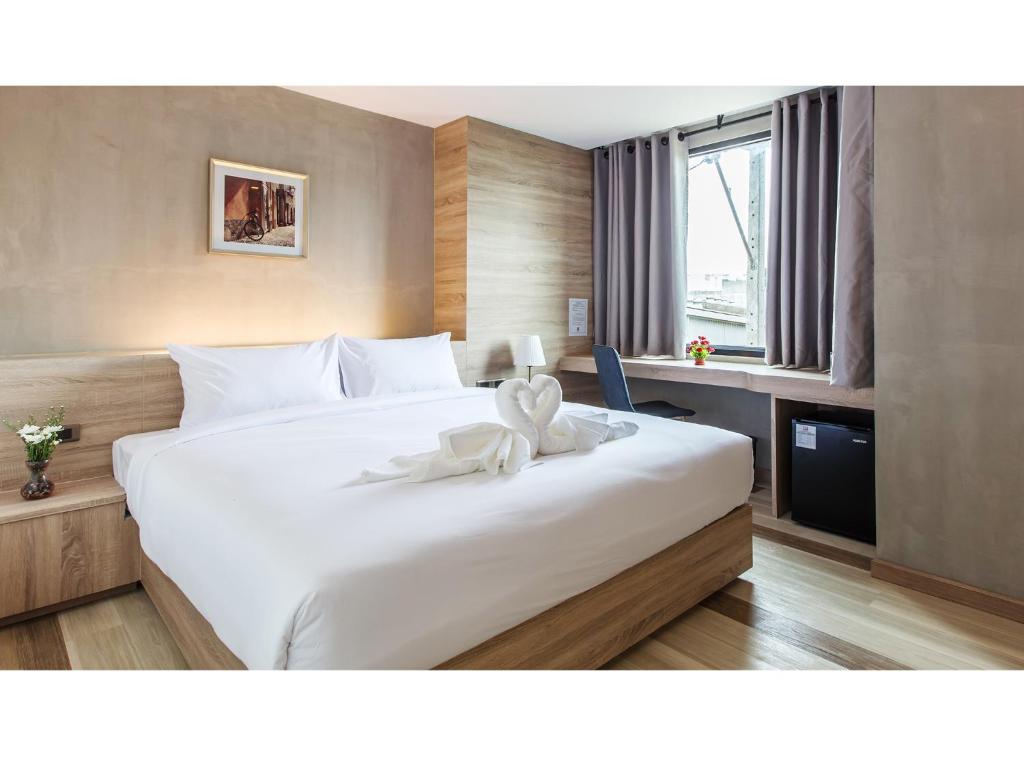 B2 Ubon Premier Hotel - Tap to explore photos