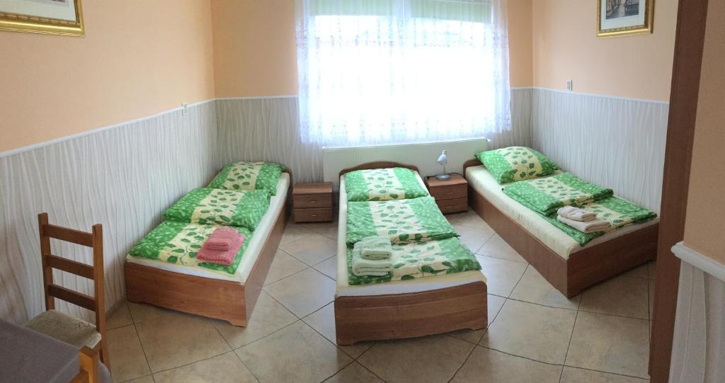 Трехместный (Трехместный номер с собственной ванной комнатой), Pod Kasztanem