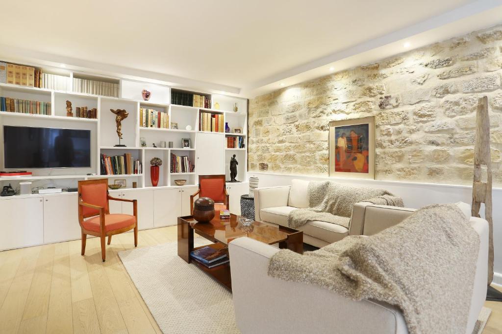 Apartment Champs Elysées by Studio prestige photo 2