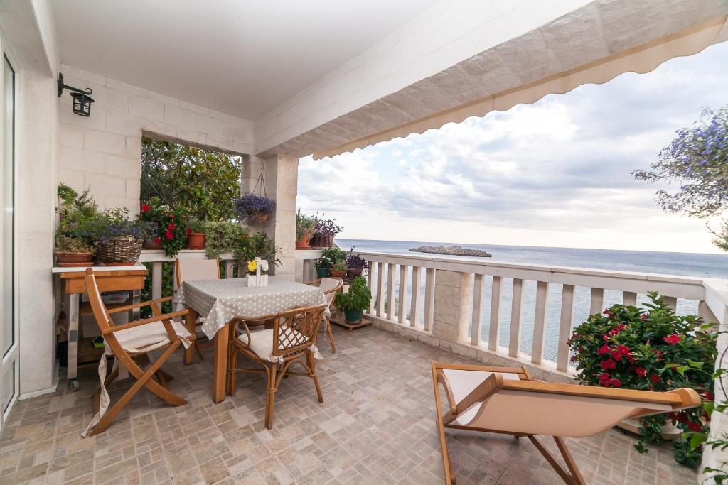 Beachfront First Line View photo 2