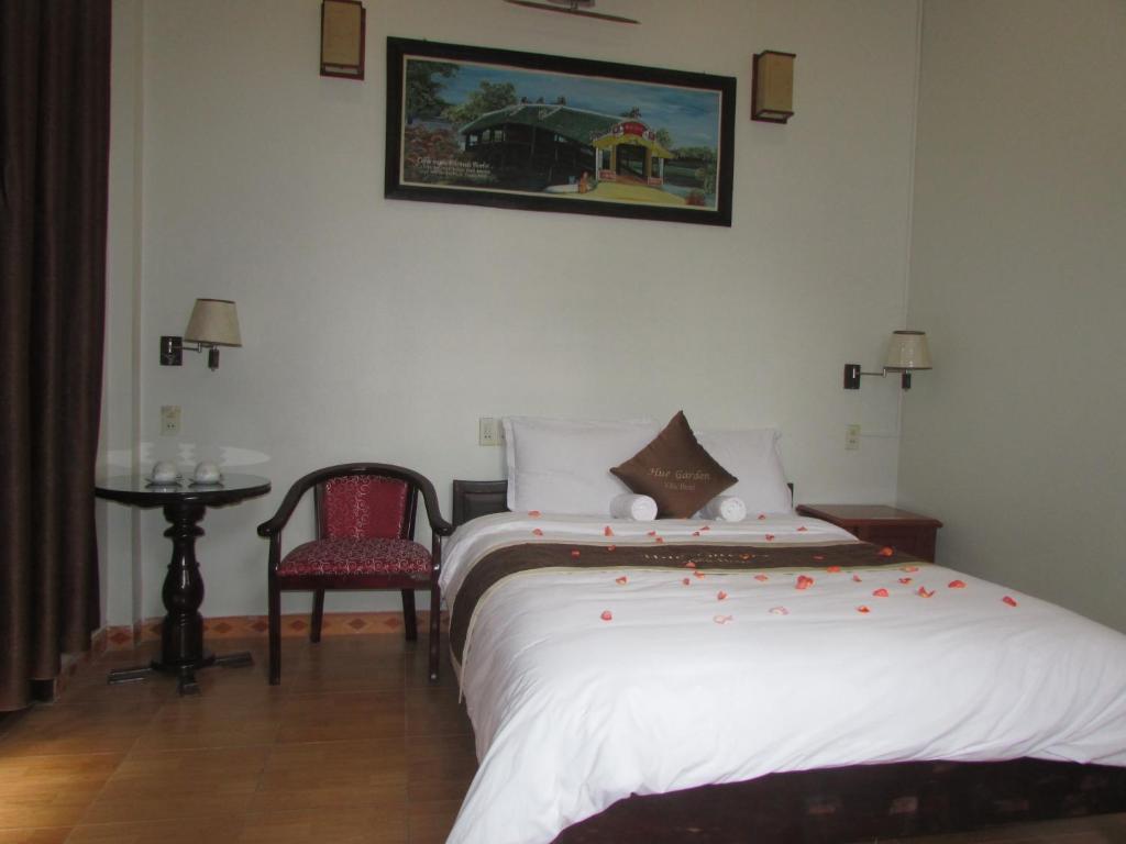 Двухместный (Двухместный номер с 1 кроватью и видом на бассейн), Hue Garden Villa Hotel