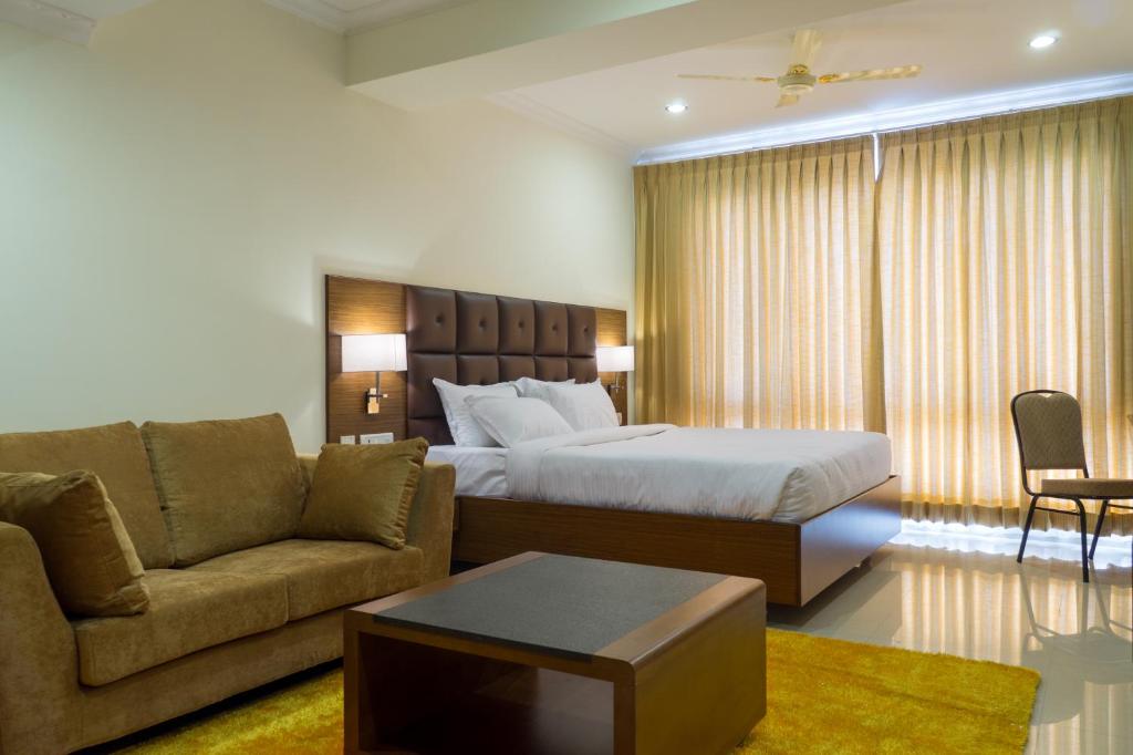 Сьюит (Улучшенный люкс), Hotel Saptagiri