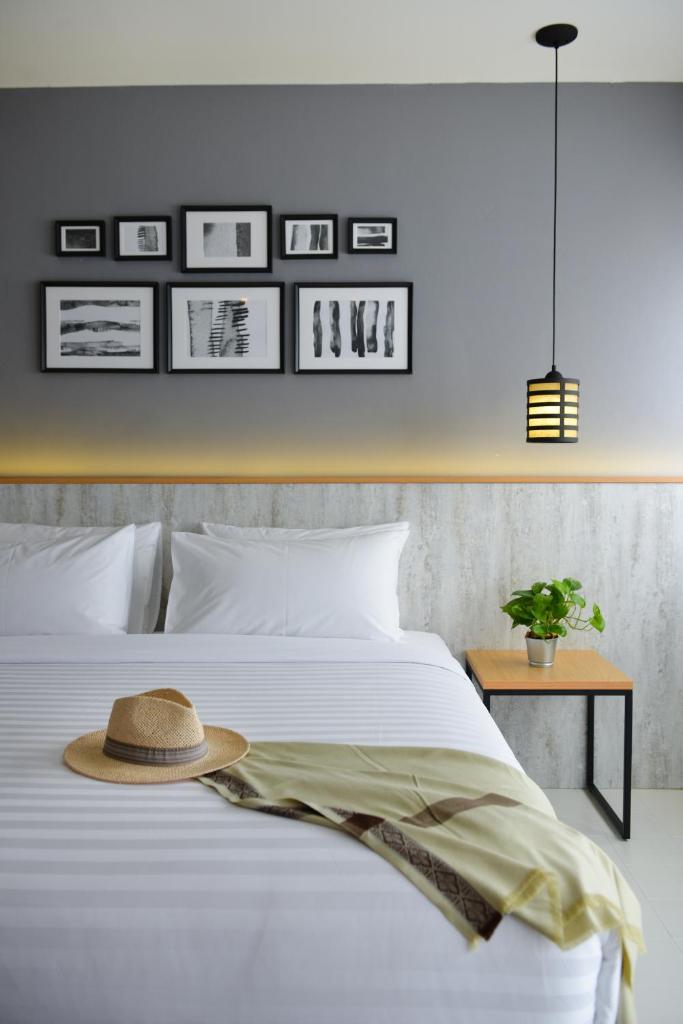 Ruenthip Residence Pattaya Room Type - Superior Triple Room
