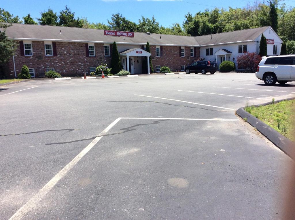 Wickford Motor Inn image