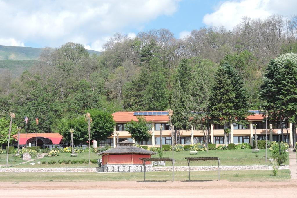 Lakeview Hotel and Resort photo 1
