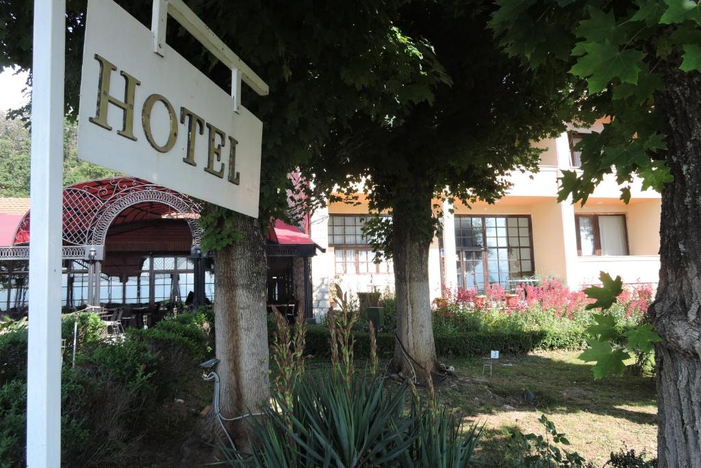 Lakeview Hotel and Resort photo 3