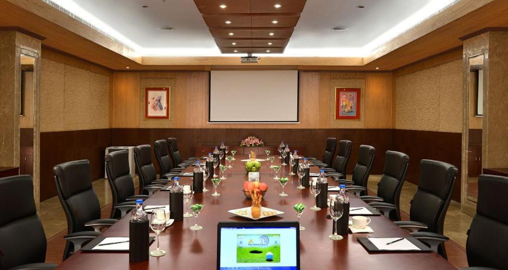 Сьюит (Premier King/Twin Suite), Savoy Suites Manesar