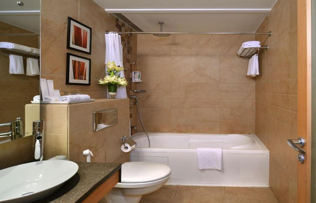 Сьюит (Premier King/Twin Suite), Savoy Suites Manesar
