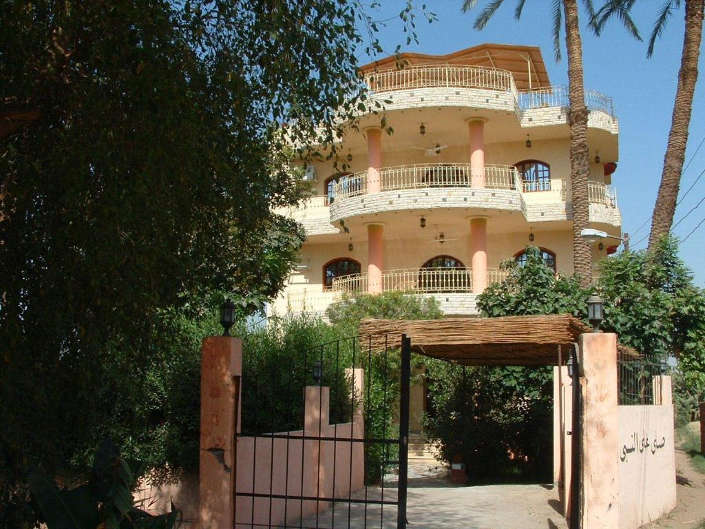 Home Sweet Home Luxor Apartments - Tap to explore photos