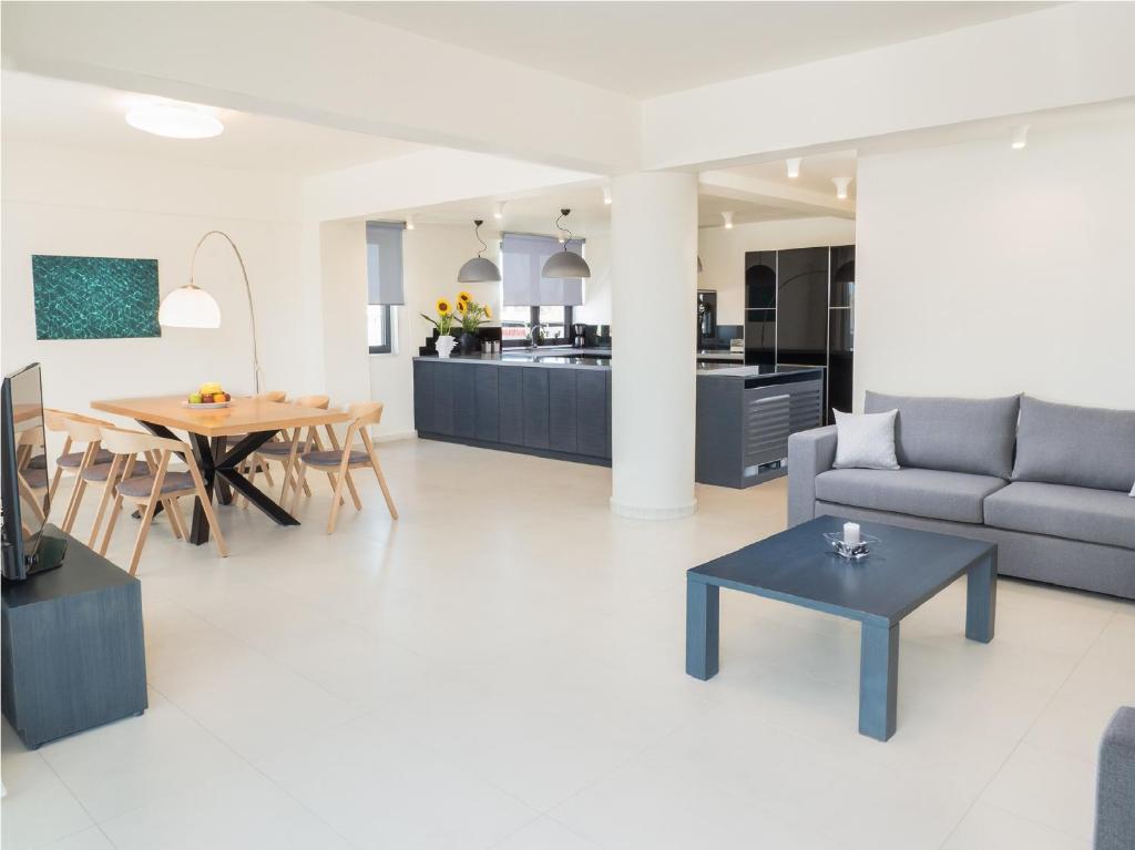 Spring Apartments photo 1