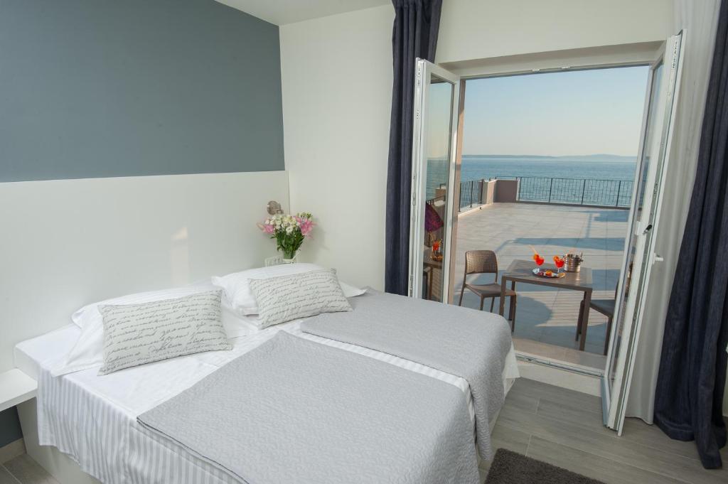 Seaside Luxury Suites photo 1