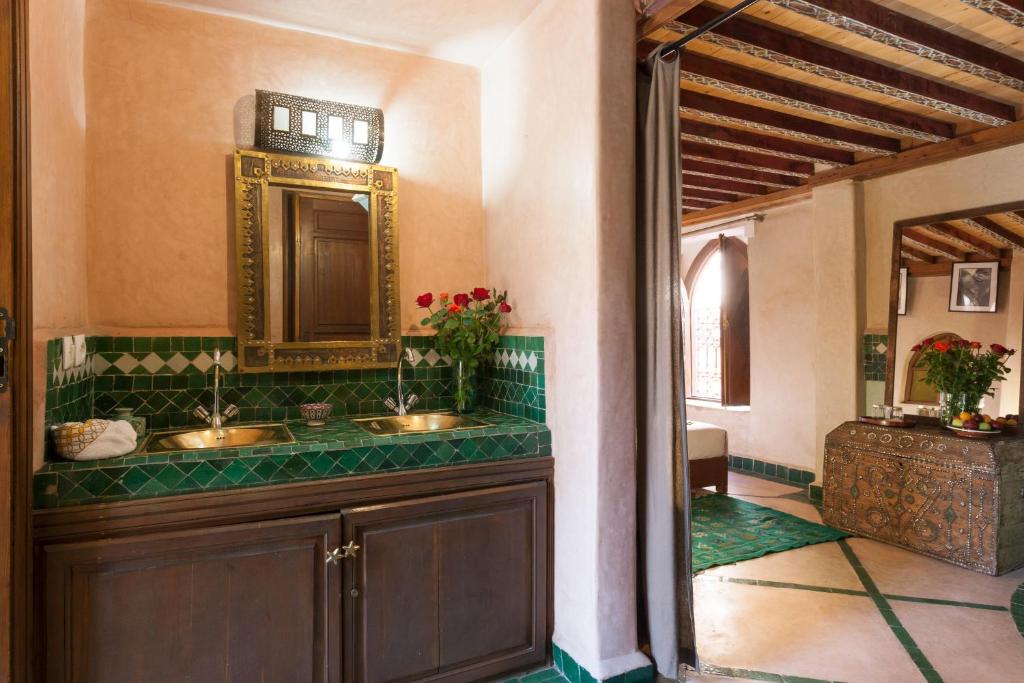 Семейный (Семейный номер Мафия), Riad Zanzibar
