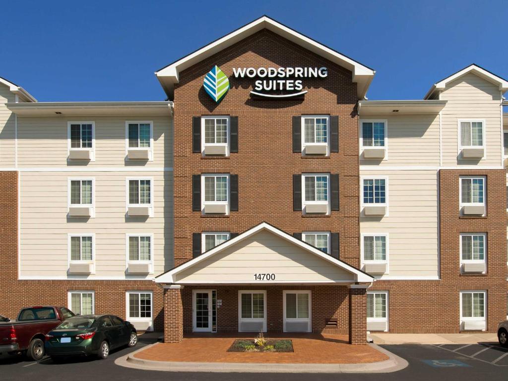 WoodSpring Suites Kansas City Lenexa image