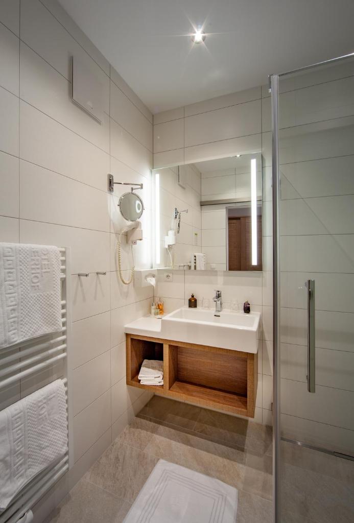Двухместный (Улучшенный двухместный номер с 1 кроватью и балконом), Hotel Huberhof
