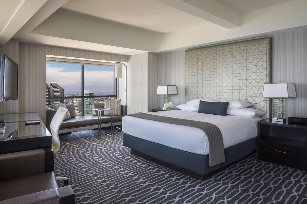 Двухместный (Номер с кроватью размера «king-size» и видом на город), Manchester Grand Hyatt San Diego