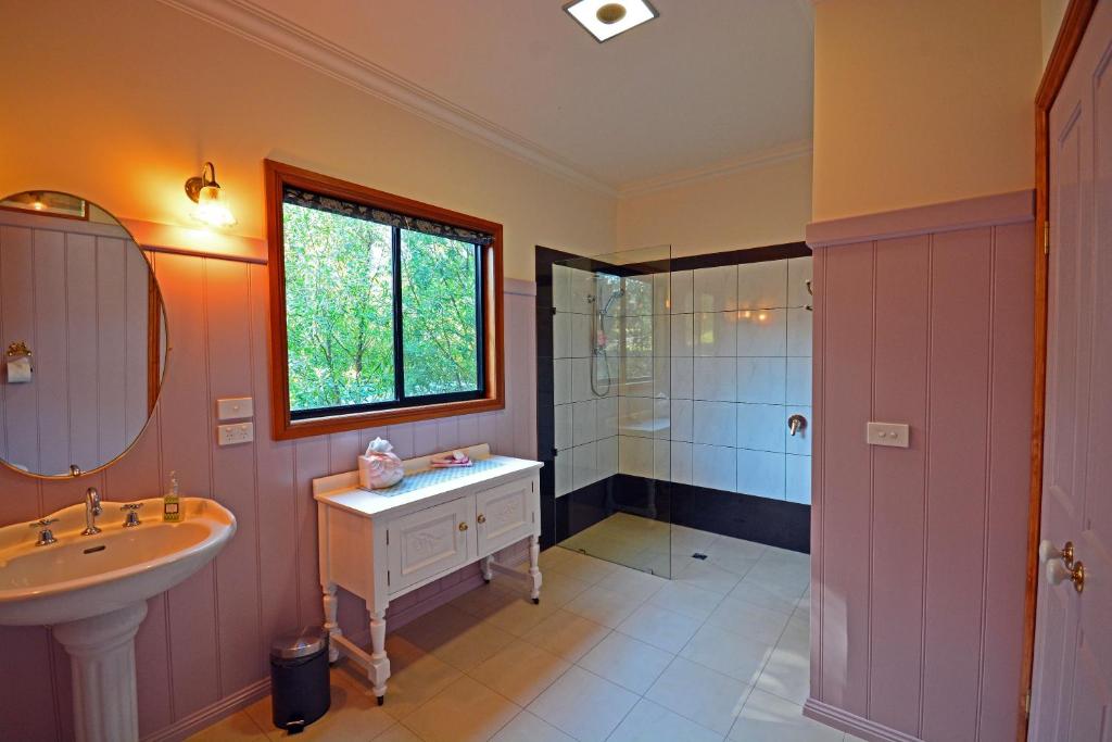 Araluen Park Cottages photo 1