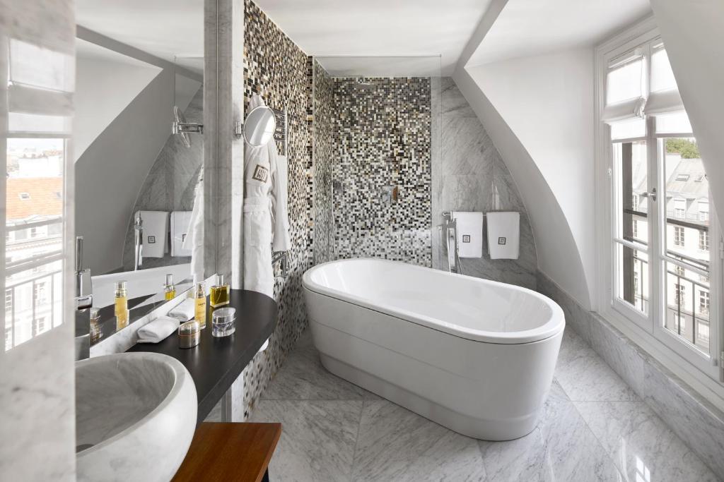 Сьюит (Полулюкс с бесплатной бутылкой шампанского), Hotel Montalembert
