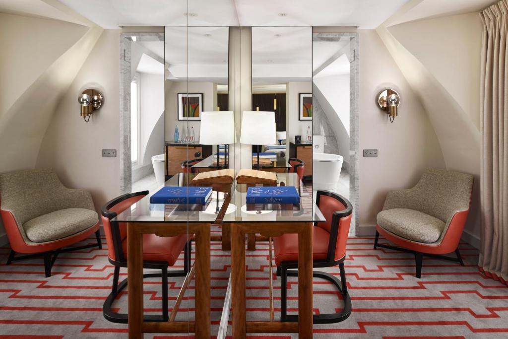 Сьюит (Полулюкс с бесплатной бутылкой шампанского), Hotel Montalembert